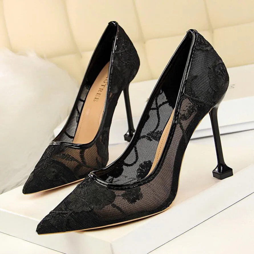 Kit Heel Point Toe Embroidery Mesh Pumps