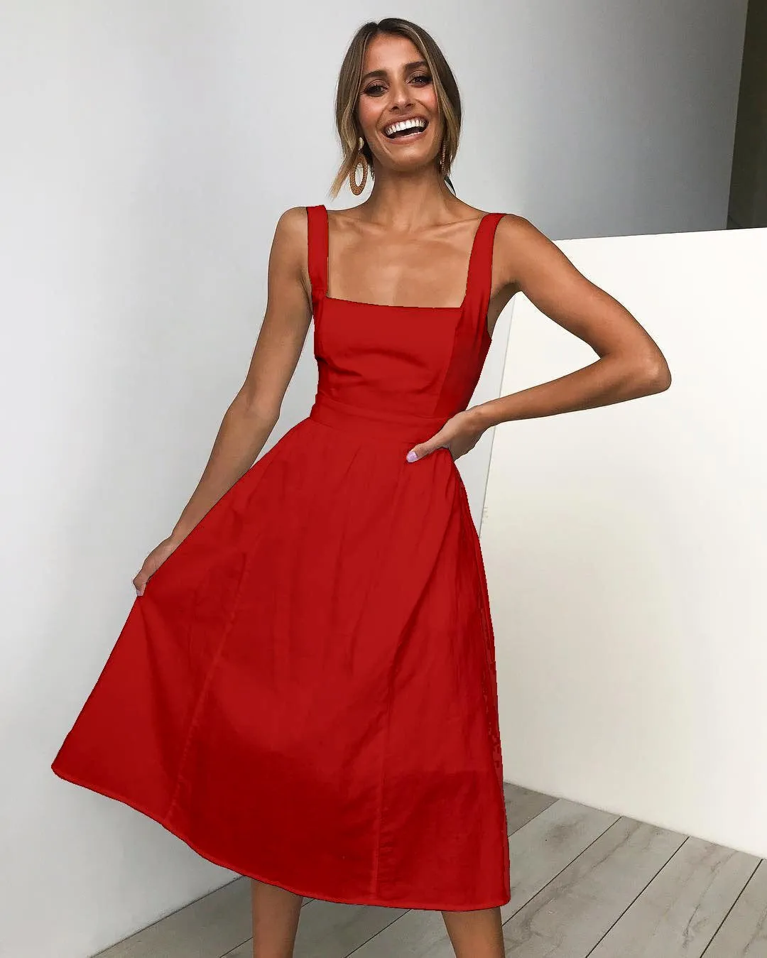 Ravelle - Timeless Square-Neck Dress