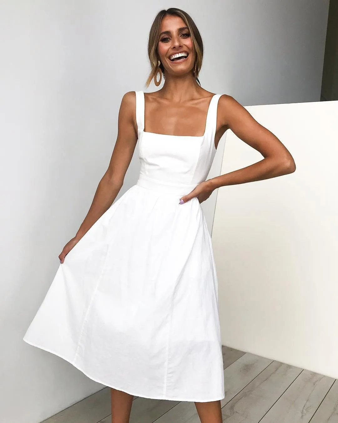 Ravelle - Timeless Square-Neck Dress