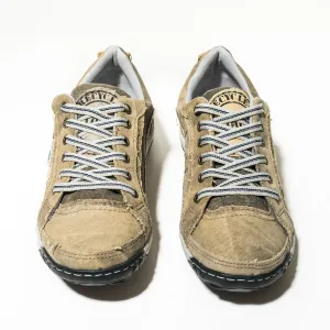Sneakers, Sand